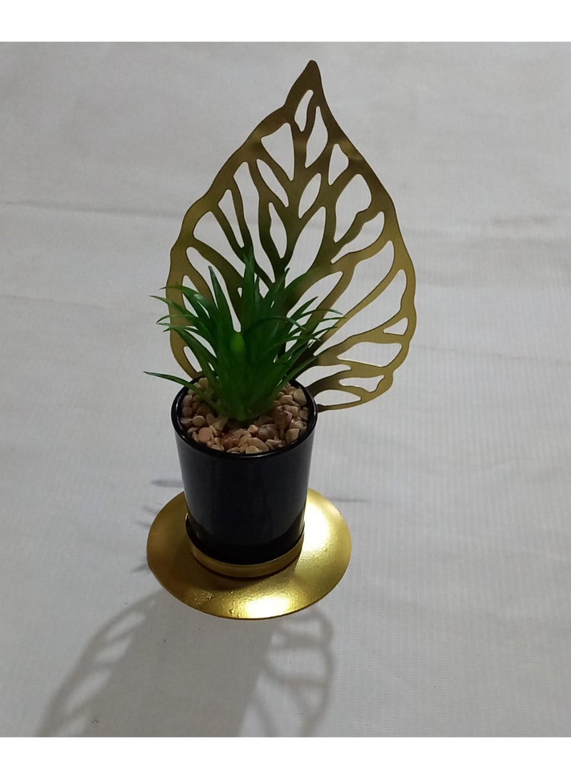 Metal flower vase - gold